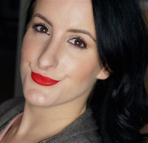 New Year’s Eve Glam Red Lip Makeup Tutorial .